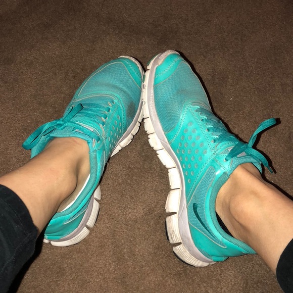 Nike Running shoes teal color, size 8 1/2 - Picture 3 of 6